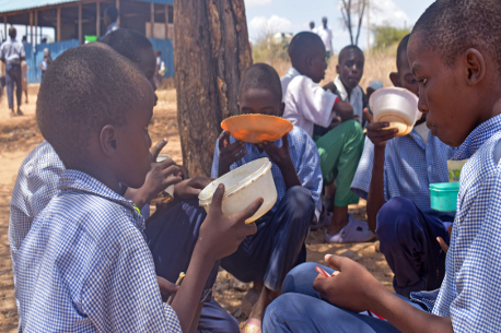 Kids eating from bowls in Africa.
